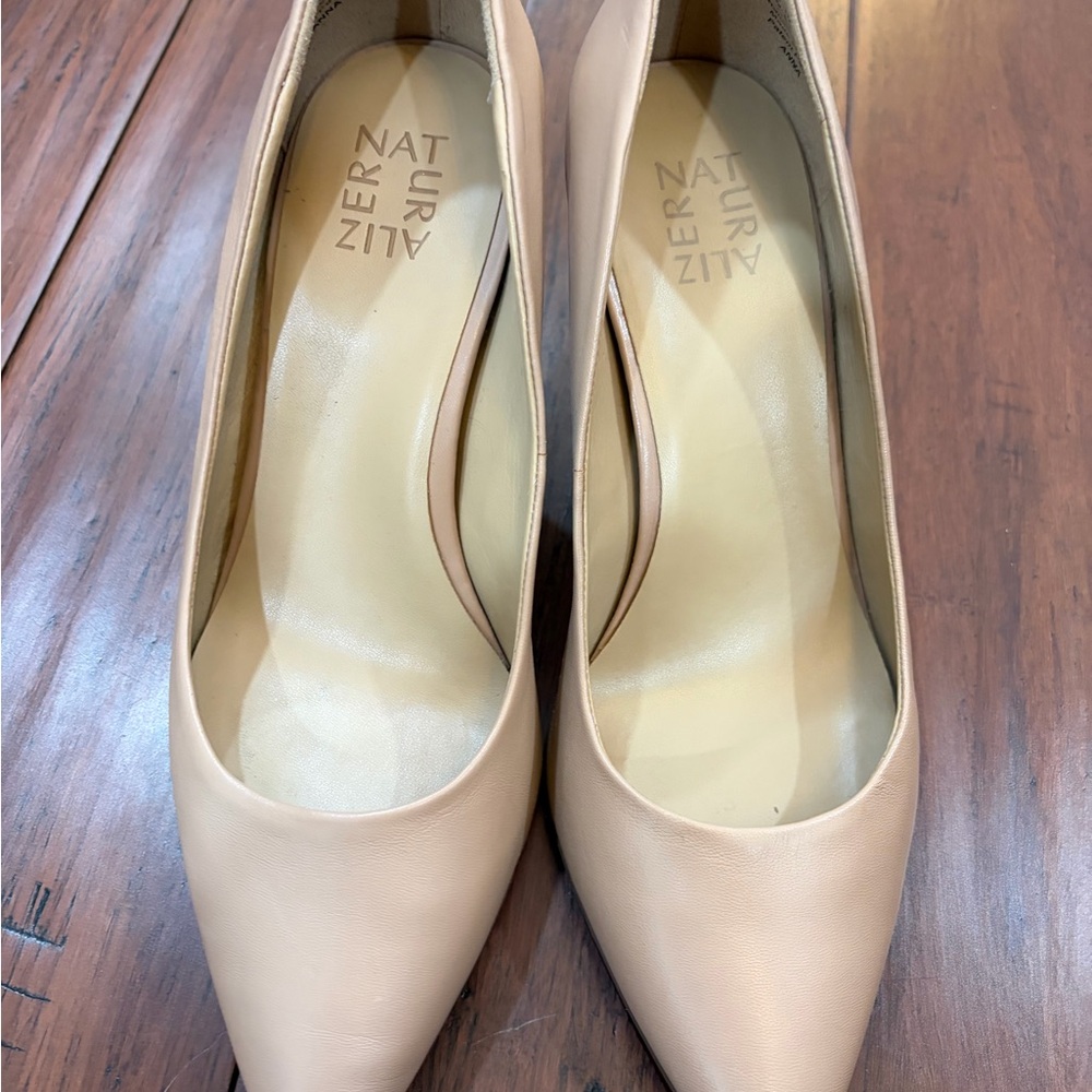 Naturalizer Beige Pointed-Toe Leather Pumps